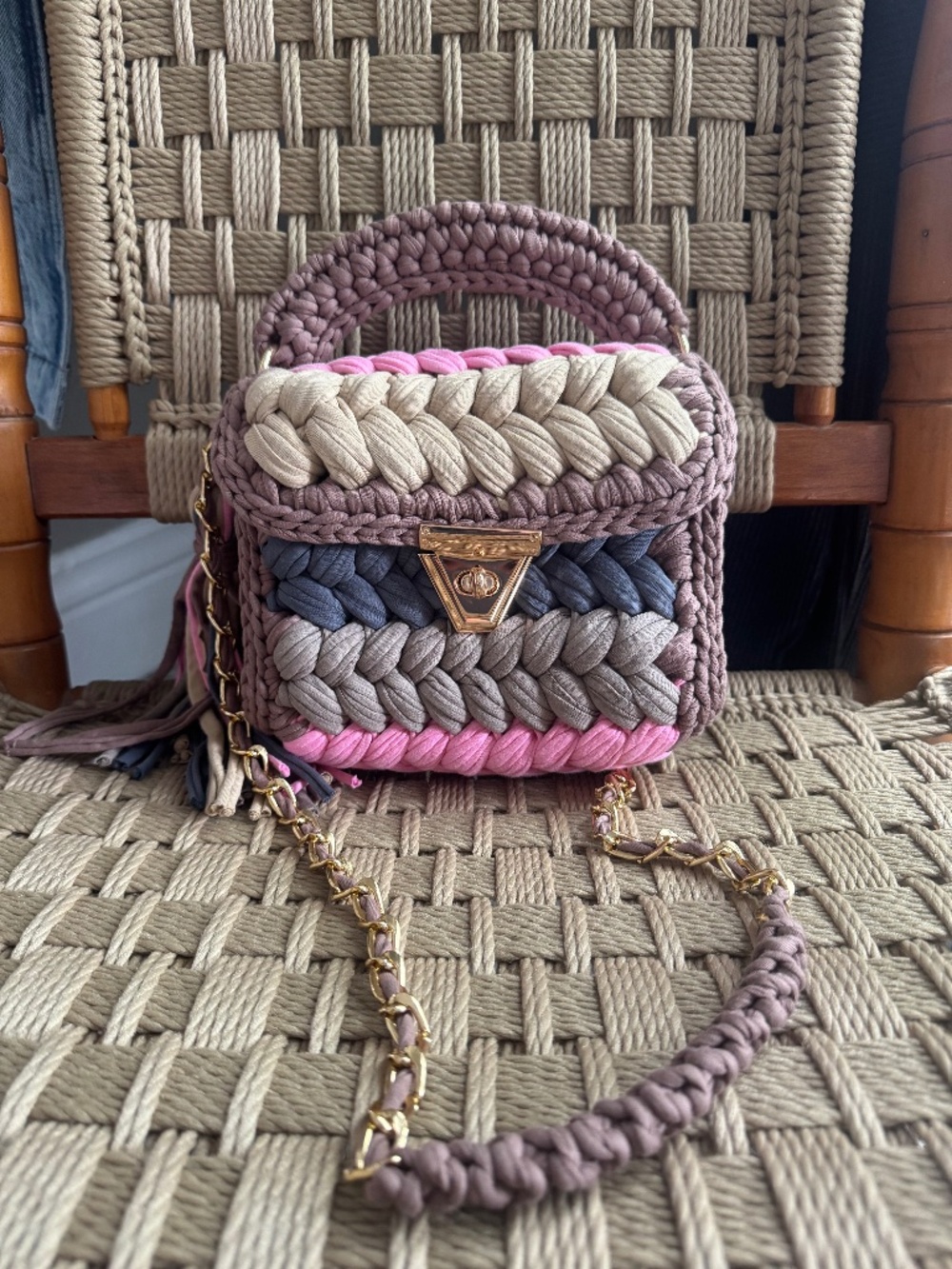 Crochet purse with strap